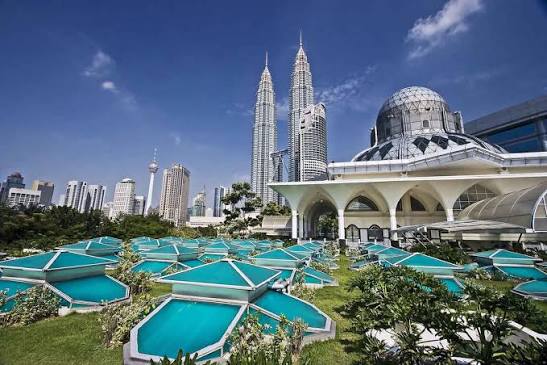 Malaysia Tourism - Petronas Twin Towers and Batu Caves